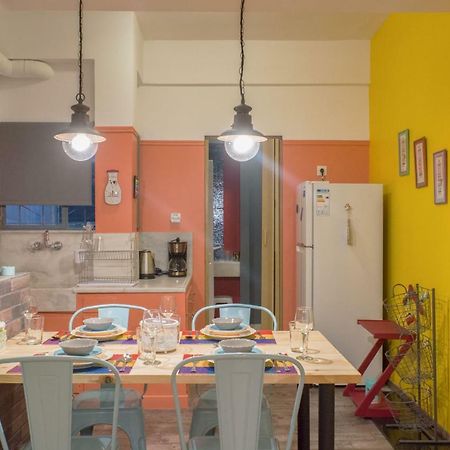 "Casa De Colores", Next To The Metro Athens Exterior photo