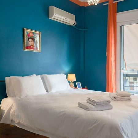 "Casa De Colores", Next To The Metro Athens Exterior photo