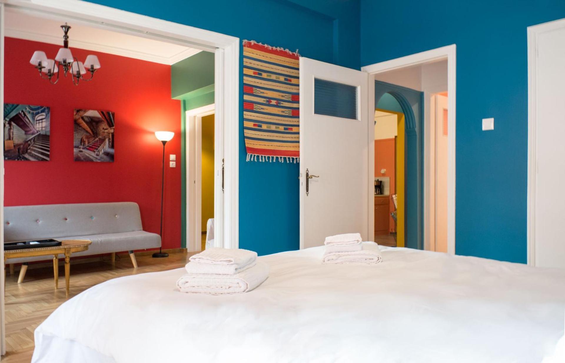 "Casa De Colores", Next To The Metro Athens Exterior photo