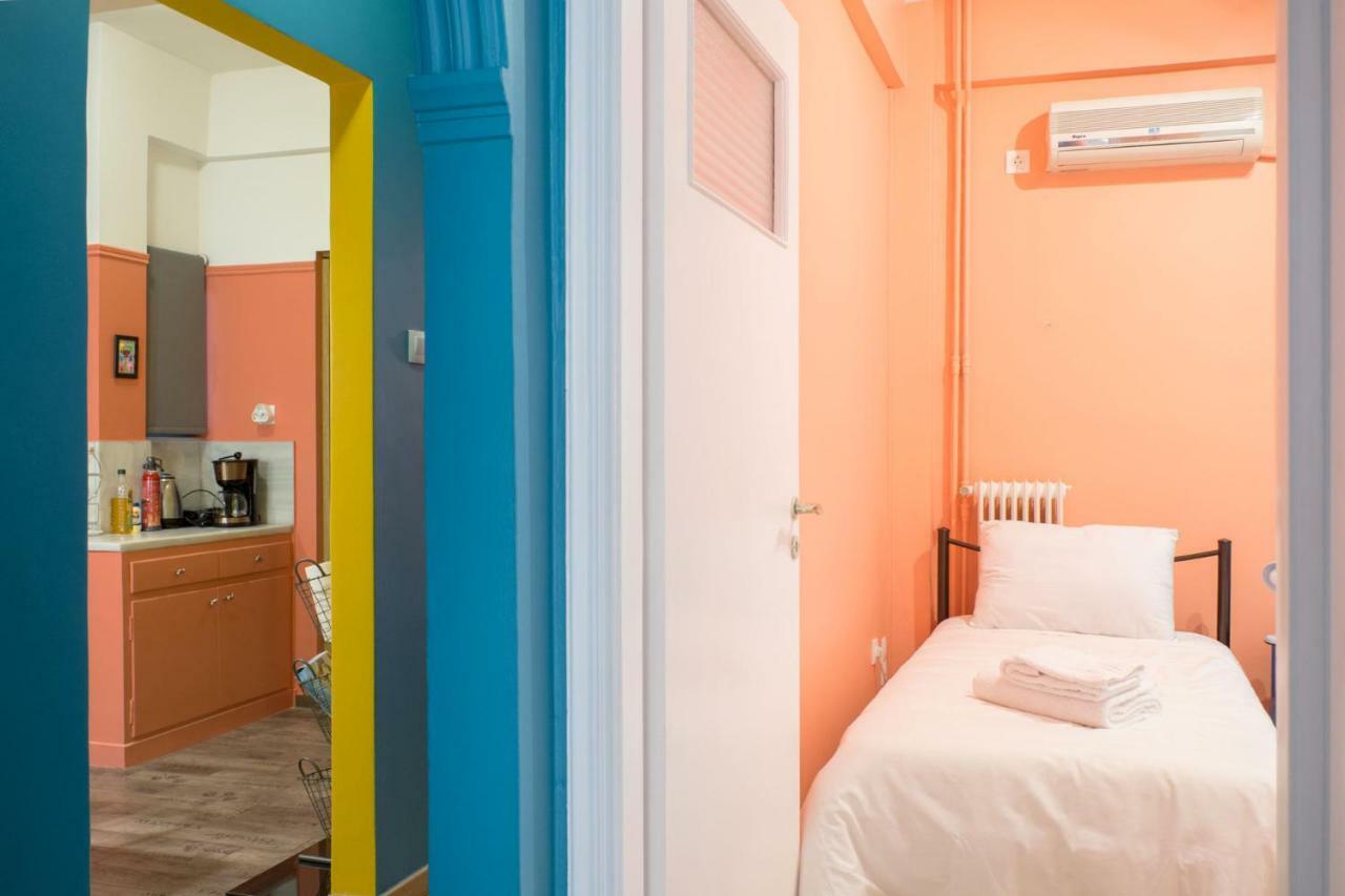 "Casa De Colores", Next To The Metro Athens Exterior photo