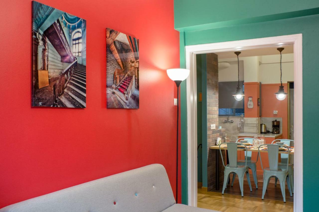 "Casa De Colores", Next To The Metro Athens Exterior photo