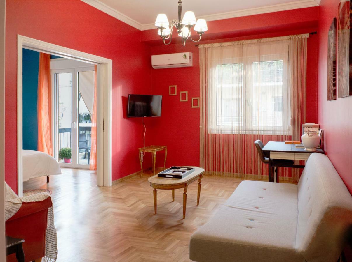 "Casa De Colores", Next To The Metro Athens Exterior photo