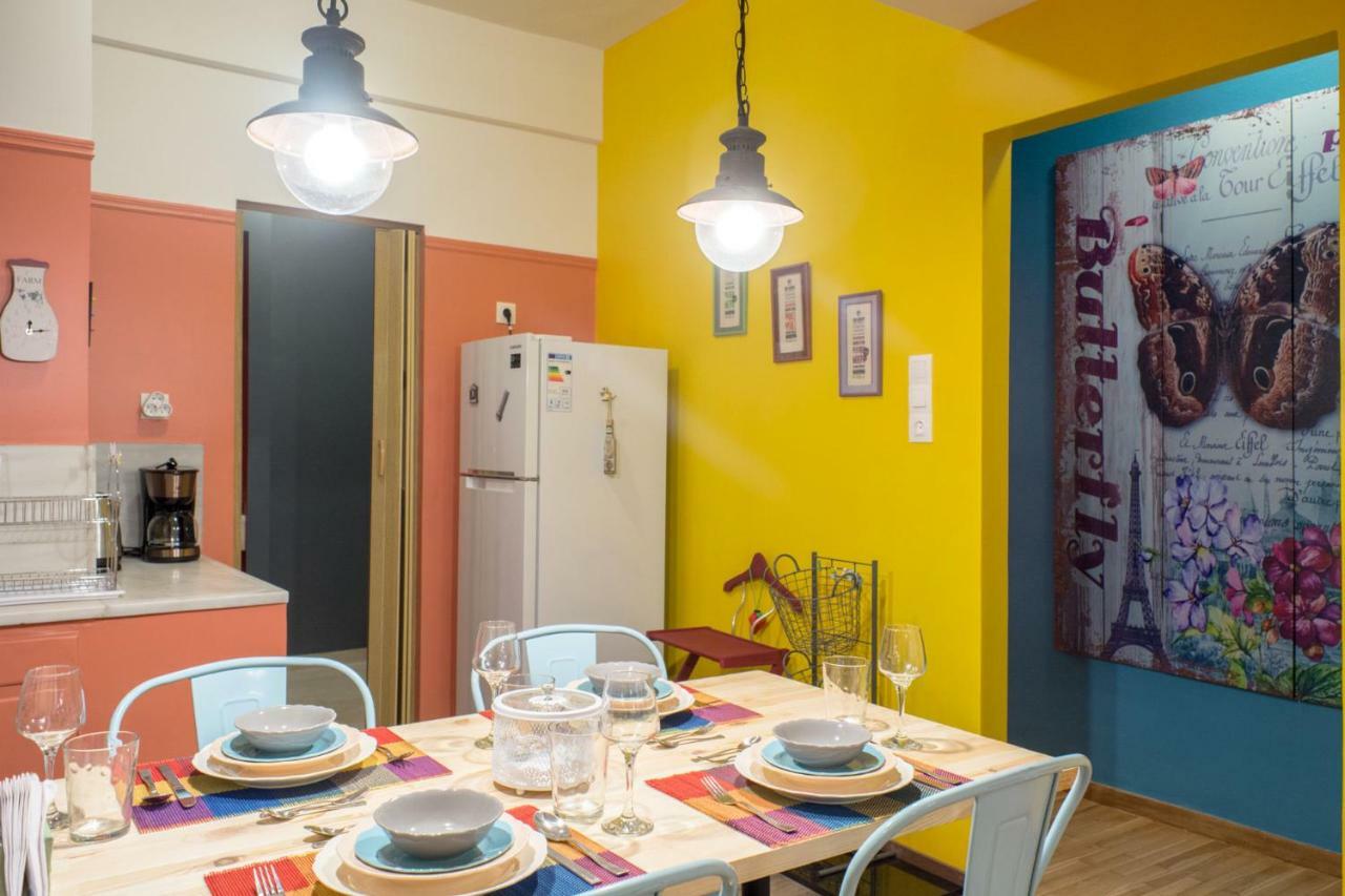 "Casa De Colores", Next To The Metro Athens Exterior photo