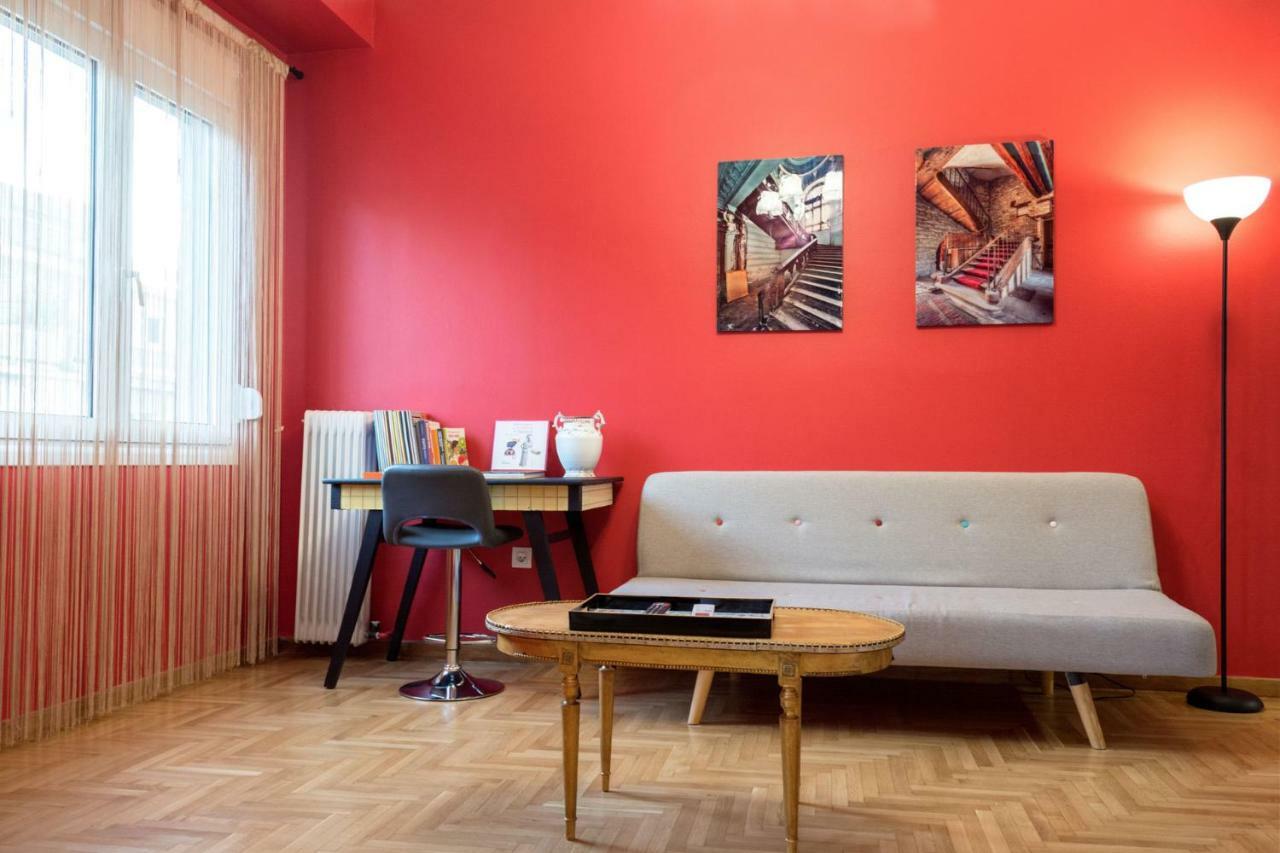 "Casa De Colores", Next To The Metro Athens Exterior photo